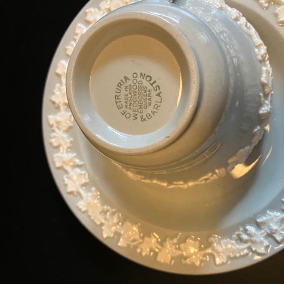 Wedgwood Tea Cup, Saucer and Dessert Plate, Queensware, Vintage Tea Cups - Picture 5 of 8